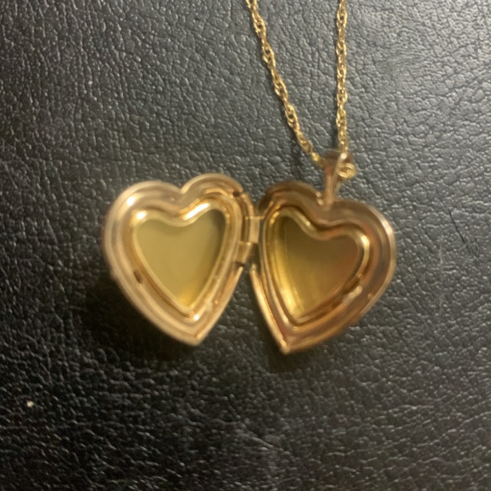 14k GF Heart Locket w / 18 in chain - Picture 5 of 7